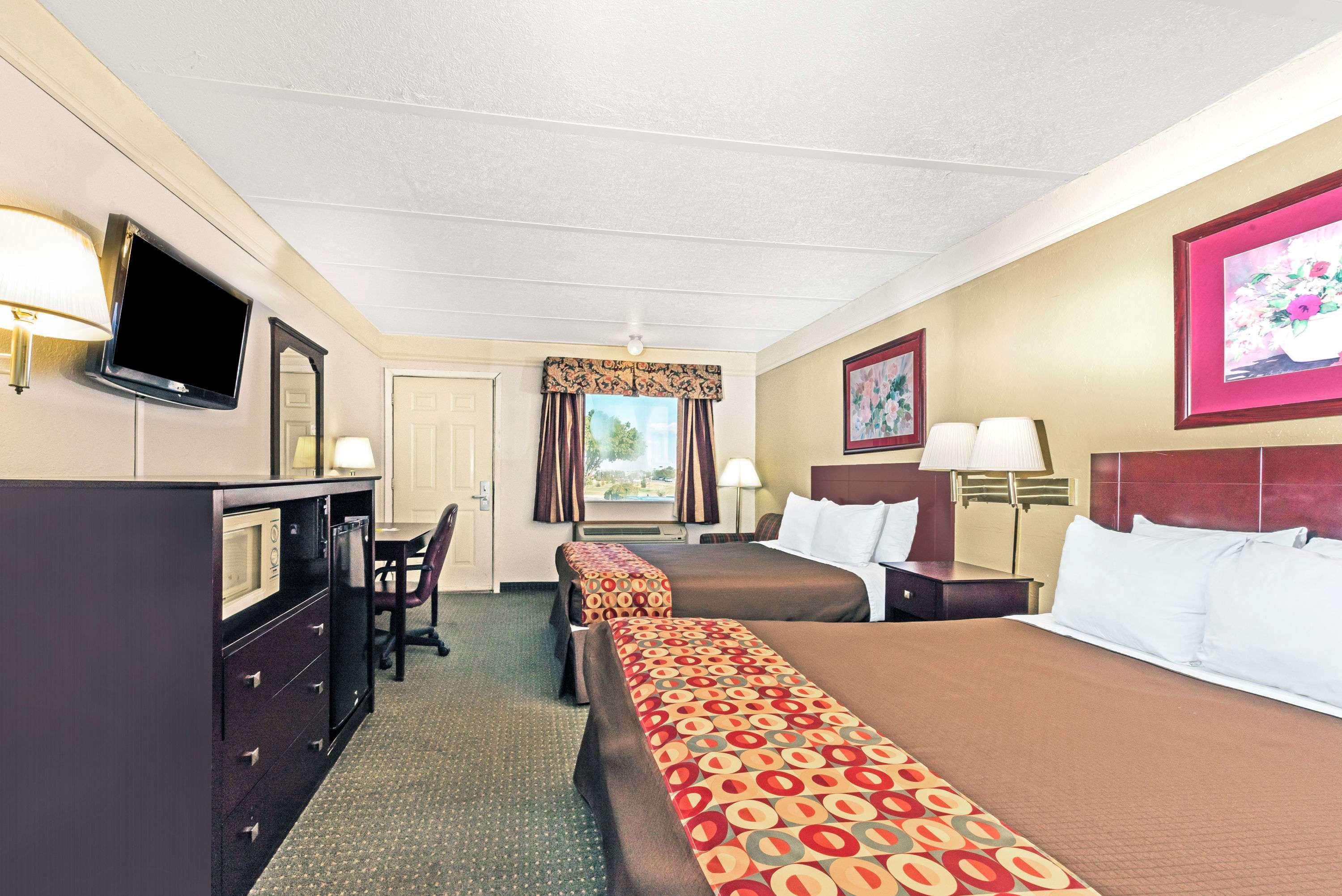 Days Inn By Wyndham Ґейнсвілл Екстер'єр фото