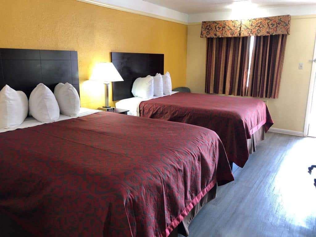 Days Inn By Wyndham Ґейнсвілл Екстер'єр фото